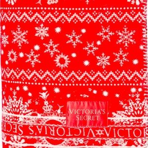 New Victoria’s Secret Sherpa Plush Fleece Blanket